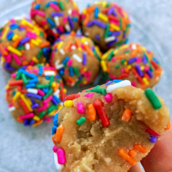 VANILLA CAKE BALLS